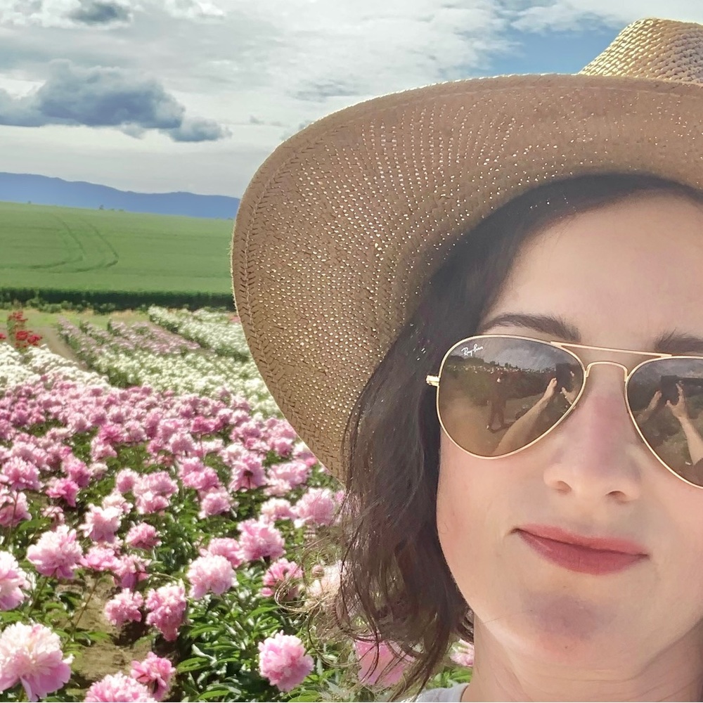 Meet your Posher, Caitlin